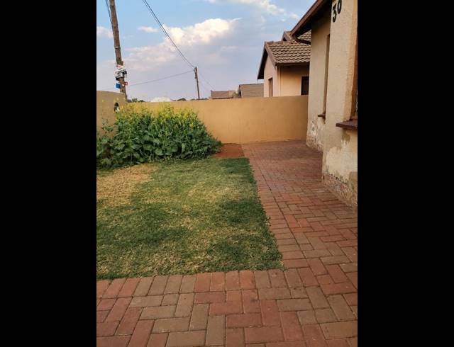 3 BEDROOM HOUSE FOR SALE IN CLAYVILLE